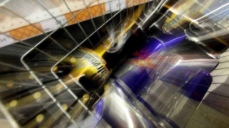 В ГД предложили запретить продажу энергетиков вблизи школ и больниц