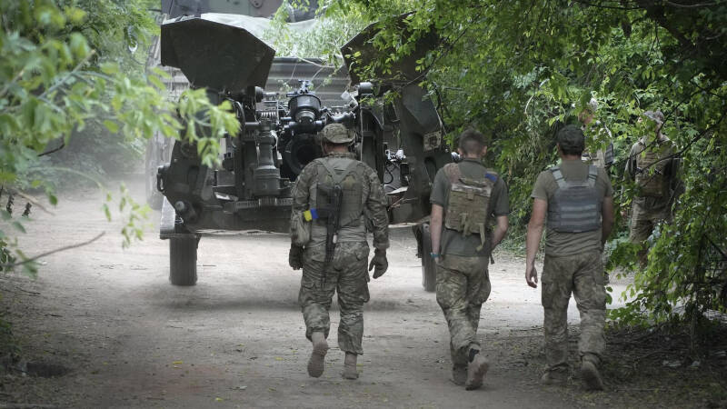 На Украину приехали сотни идейных нацистов, заявил экс-офицер СБУ