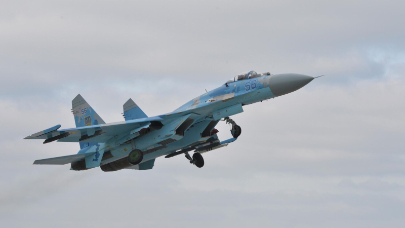 Российских бойцов на выставке сбитых БПЛА обучают бороться с ними