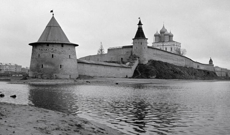 Судьба &ndash; сражаться! Как Красная армия освобождала древний город Псков