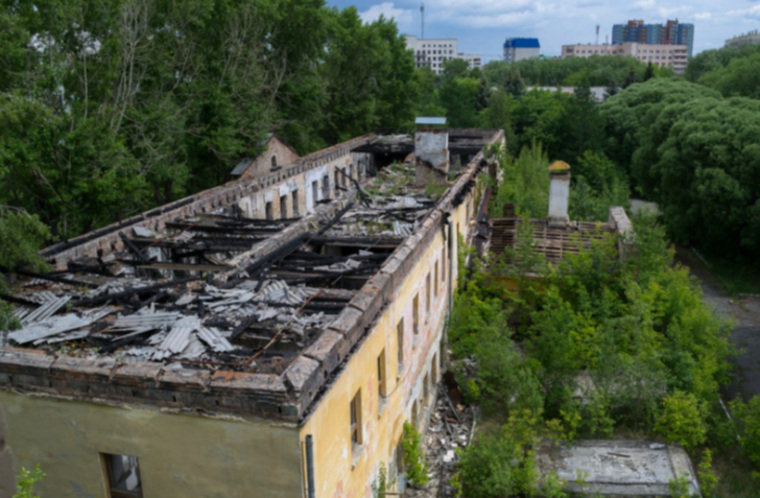 В центре Челябинска распродают остатки танкового училища &mdash; наследство Сердюкова. Фото