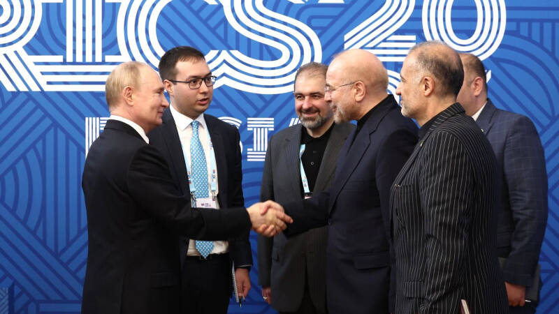 Путин готовится к контактам с избранным президентом Ирана, заявил Песков