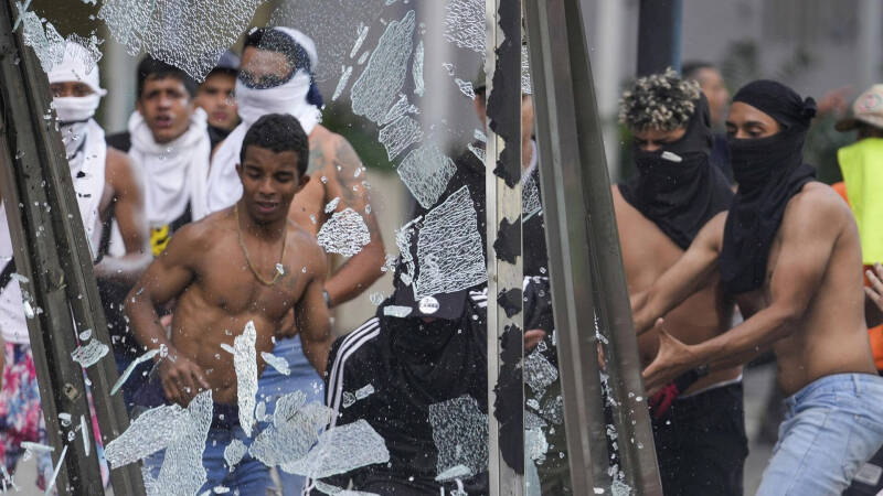 В Венесуэле после беспорядков задержали более 1200 человек