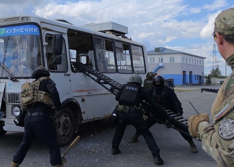 Курганская ФСБ провела учения с условным задержанием заложников. Фото