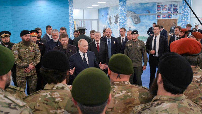 Путин заявил, что мечтал бы иметь больше таких солдат, как Кадыров