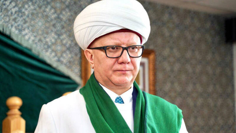 Кадыров посетил похороны муфтия Северного Кавказа вместе с соратниками