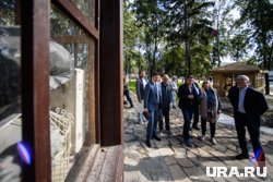 &laquo;Как в Петергофе&raquo;: Куйвашев оценил важный ремонт у своей резиденции