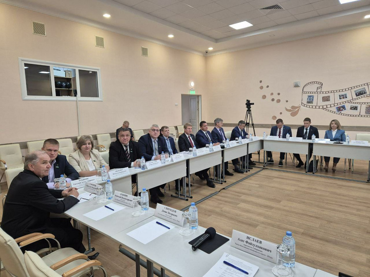 Кухарук приехал с визитом в город ХМАО, где провел детство. Онлайн-трансляция