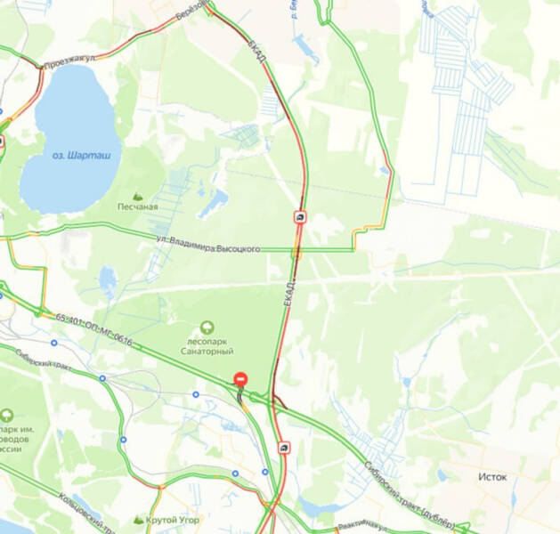 ЕКАД встал в глухую пробку из-за массовой аварии. Фото, видео