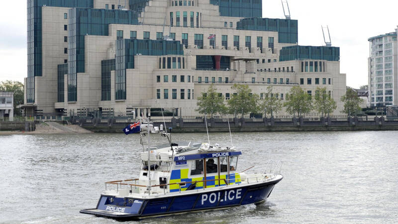 Британия пыталась вербовать российских дипломатов, заявил посол в Лондоне